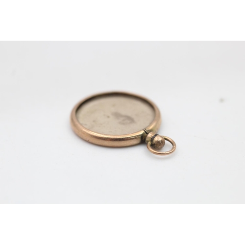 122 - A hallmarked Birmingham 9ct gold antique double sided photo pendant, dated 1854 - approx. gross weig... 