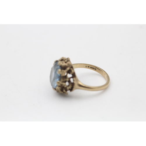 140 - A 9ct gold synthetic spinel textured cocktail ring, size L½ - approx. gross weight 4.8 grams