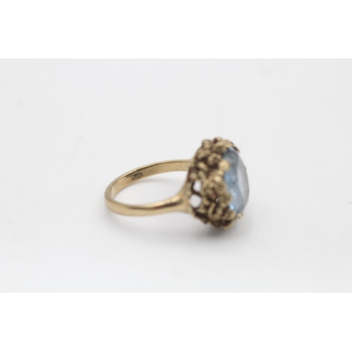 140 - A 9ct gold synthetic spinel textured cocktail ring, size L½ - approx. gross weight 4.8 grams