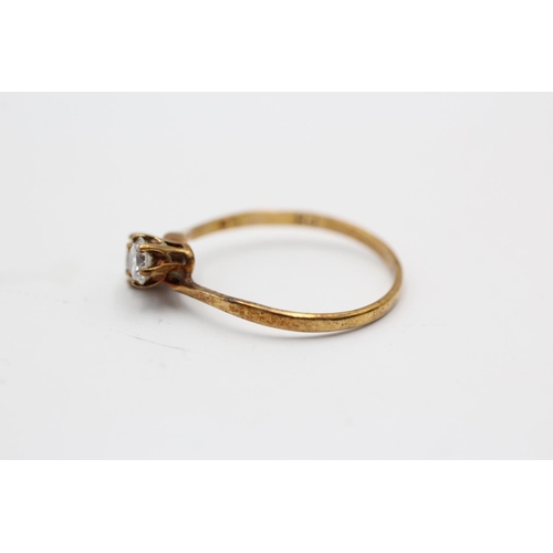 149 - A 9ct gold clear gemstone bypass ring, size O½ - approx. gross weight 1.3 grams