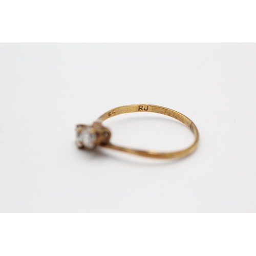 149 - A 9ct gold clear gemstone bypass ring, size O½ - approx. gross weight 1.3 grams