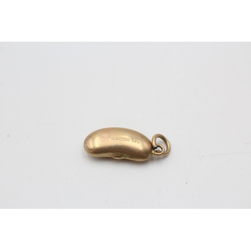 16 - A hallmarked Birmingham 9ct gold lucky bean pendant/charm - approx. gross weight 0.5 grams