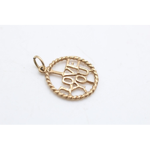 3 - A 9ct gold 'I Love You' openwork pendant - approx. gross weight 1.1 grams