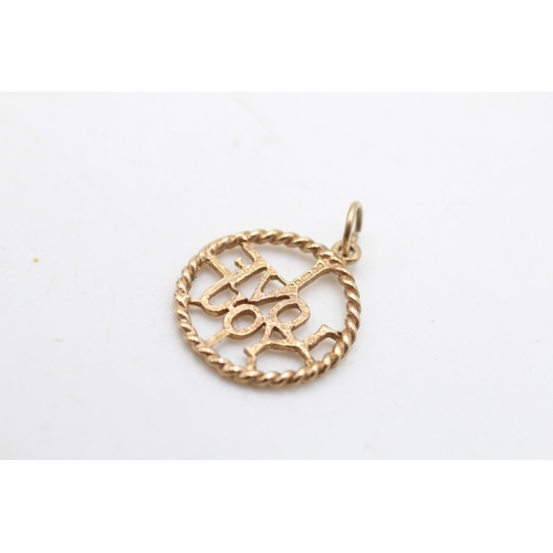 3 - A 9ct gold 'I Love You' openwork pendant - approx. gross weight 1.1 grams