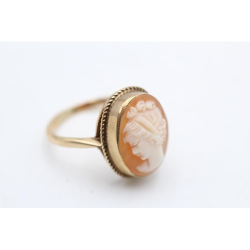 39 - A hallmarked Birmingham 9ct gold carved shell cameo ring, size P - approx. gross weight 3.7 grams