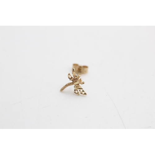 40 - A pair of 9ct gold dragonfly stud earrings - approx. gross weight 0.4 grams