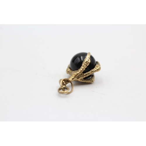 41 - Three 9ct gold fobs, one onyx, bloodstone and carnelian swivel, one onyx eagle's clutch and one anti... 