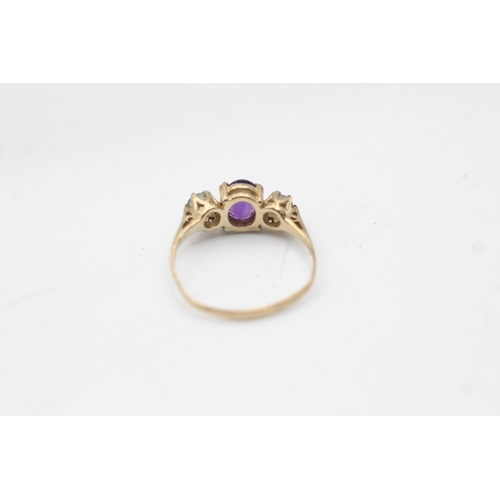 75 - A 9ct gold amethyst and topaz trilogy dress ring, size O½ - approx. gross weight 1.7 grams