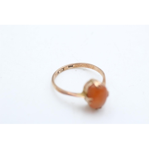 89 - A 9ct gold vintage carnelian claw set solitaire ring, size M½ - approx. gross weight 2 grams