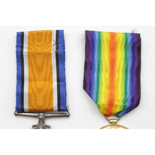 102 - A WWI medal pair with original ribbons presented to S/11431. PTE. C. Lee Bapty - Rifle Brigade