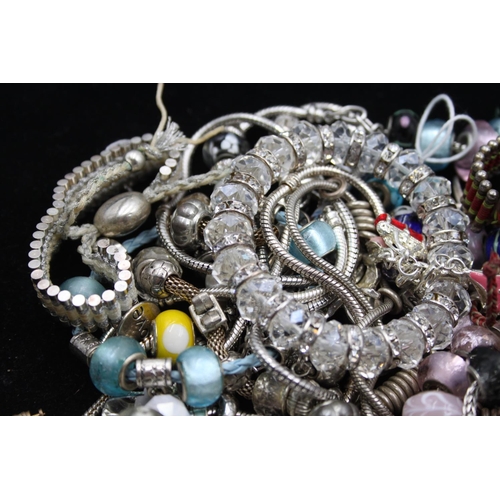 42 - Forty fashion charm bracelets