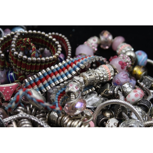 42 - Forty fashion charm bracelets