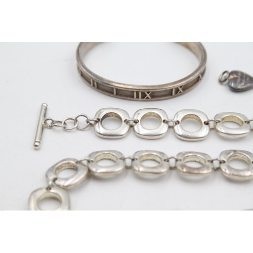 46 - Four items of contemporary fashion jewellery