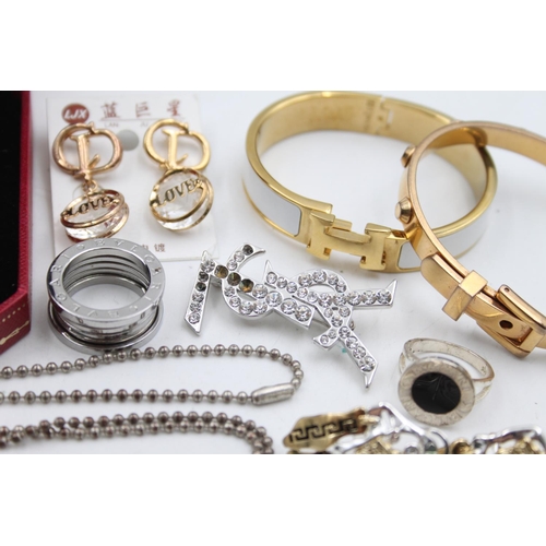 51 - Ten items of contemporary fashion jewellery to include bangle, ring, brooch, earrings etc.