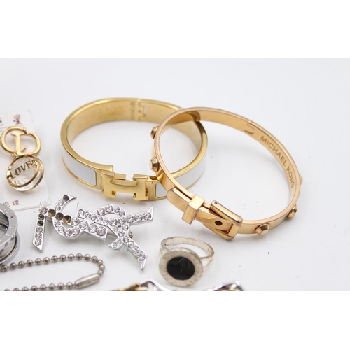 51 - Ten items of contemporary fashion jewellery to include bangle, ring, brooch, earrings etc.