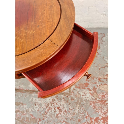 1121 - A Regency style mahogany drum table - approx. 63cm high x 53cm diameter