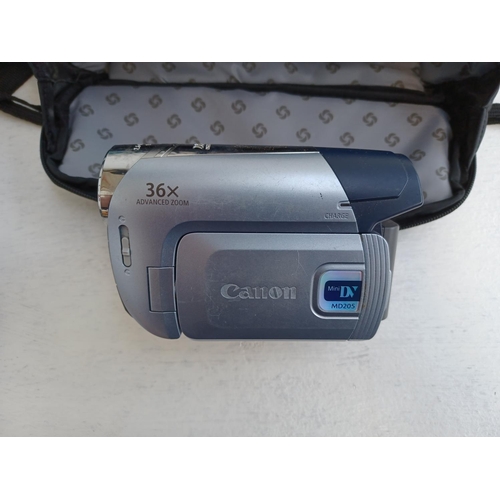 318 - A collection of Mini DV digital camcorders to include JVC GR-DX35EK, boxed Samsung VP-D70, cased Can... 