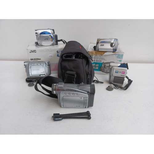 319 - A collection of Mini DV camcorders to include boxed JVC GR-D230EK, boxed JVC GR-DA20, cased Canon MV... 