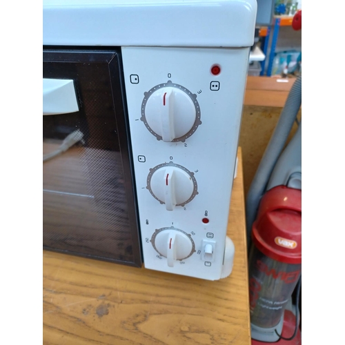 439 - A Baby Belling MK318 counter top electric cooker