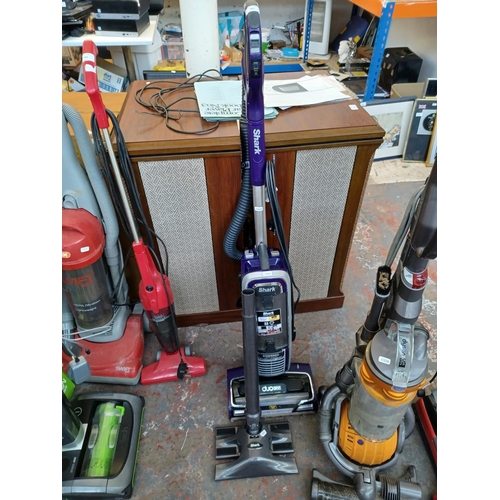 452 - A Shark AZ910UK upright bagless vacuum cleaner with attachments