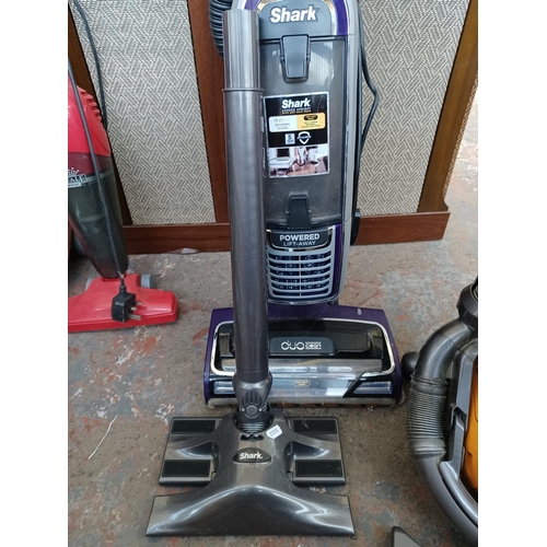 452 - A Shark AZ910UK upright bagless vacuum cleaner with attachments