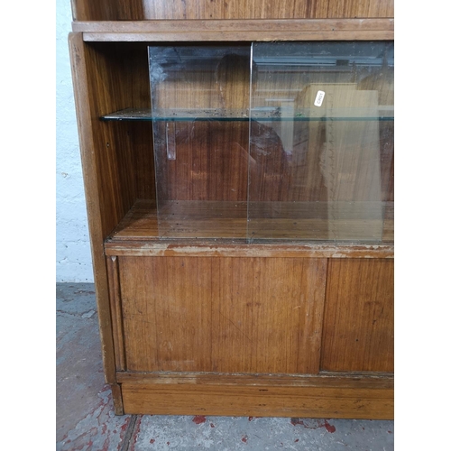 125 - A mid 20th century G Plan tola wood bookcase - approx. 140cm high x 90cm wide x 32cm deep