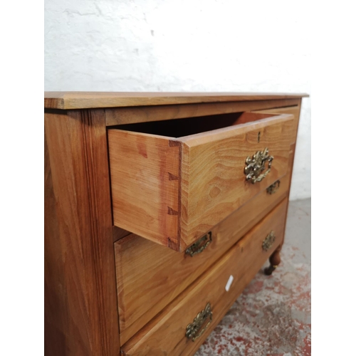 155A - An Edwardian satinwood chest of two short over two long drawers with castors - approx. 80cm high x 1... 