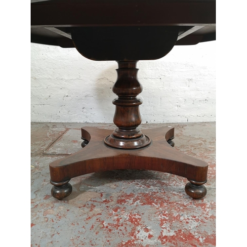 166 - A William IV rosewood circular tilt top pedestal breakfast table - approx. 74cm high x 120cm diamete... 