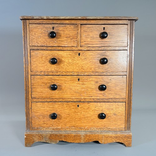 1375 - A vintage oak apprentice chest of drawers - approx. 42cm high x 36cm wide x 24cm deep