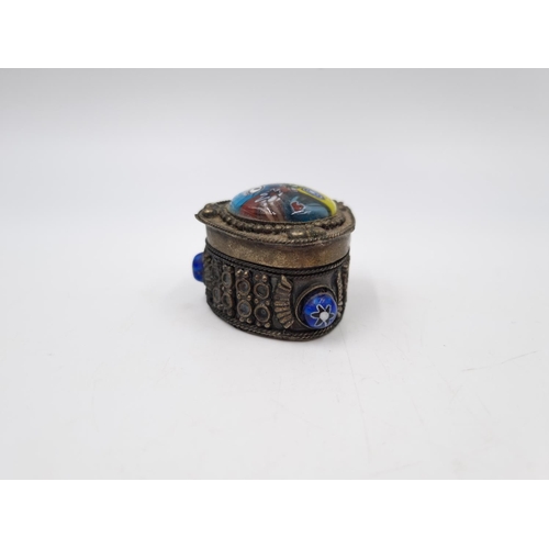 1009 - A vintage white metal and millefiori lidded trinket box - approx. 3.5cm high x 5cm diameter and gros... 