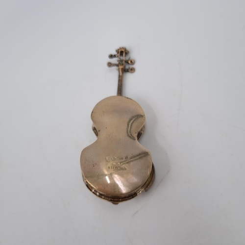 1014 - A hallmarked Sheffield import silver novelty violin trinket box with bow, dated 1998 - approx. 7cm x... 