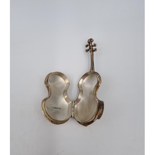 1014 - A hallmarked Sheffield import silver novelty violin trinket box with bow, dated 1998 - approx. 7cm x... 