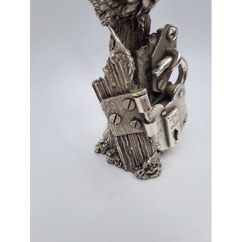 1033 - A 1996 Country Artists sterling silver filled wren and padlock figurine - approx. 15cm high and gros... 