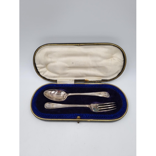 1038 - A boxed Edwardian hallmarked Sheffield silver two piece fork and spoon set by Robert Pringle & Sons,... 