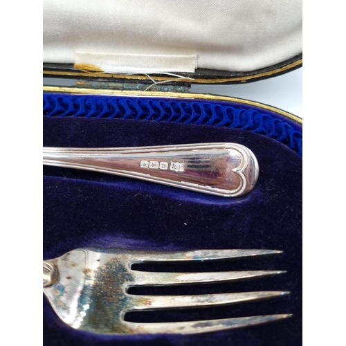 1038 - A boxed Edwardian hallmarked Sheffield silver two piece fork and spoon set by Robert Pringle & Sons,... 