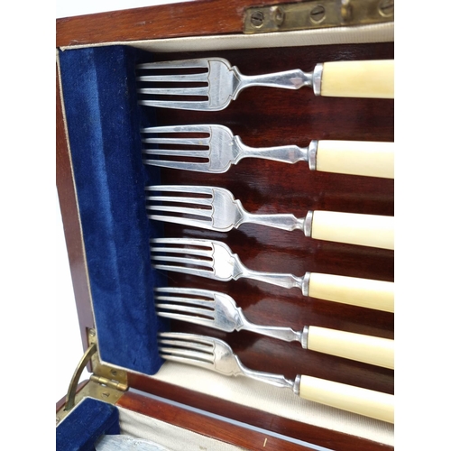 1039 - A Finnigans mahogany cutlery case containing twelve hallmarked Sheffield silver fish knives and fork... 