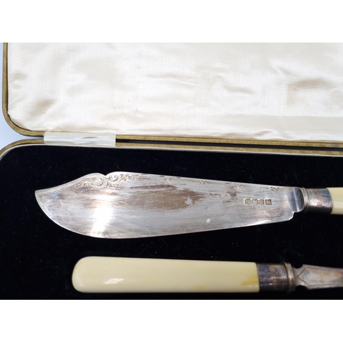 1039A - A cased hallmarked Sheffield silver two piece fish carving set by John Sanderson & Son Ltd, dated 19... 