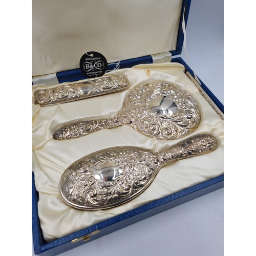 1040 - A boxed as new Broadway & Co Ltd hallmarked Birmingham silver three piece dressing table set, dated ... 