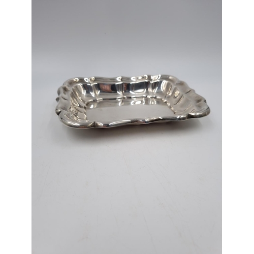 1041 - A Reed & Barton sterling silver X958B Windsor rectangular dish - approx. 18cm x 14cm and gross weigh... 