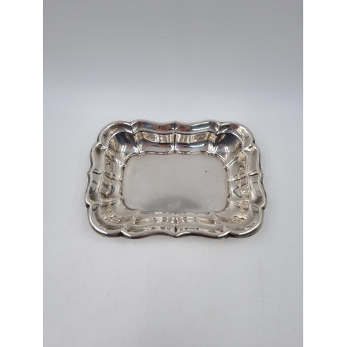 1041 - A Reed & Barton sterling silver X958B Windsor rectangular dish - approx. 18cm x 14cm and gross weigh... 