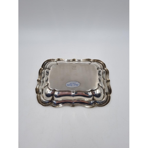 1041 - A Reed & Barton sterling silver X958B Windsor rectangular dish - approx. 18cm x 14cm and gross weigh... 