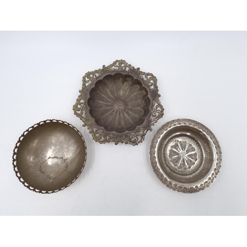 1049 - Three silver trinket dishes, one .800 8cm, one Birmingham 11cm and one .830 8.5cm - approx. gross we... 