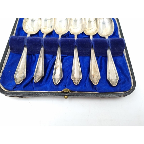 1054 - A cased set of six hallmarked Sheffield silver teaspoons by Cooper Brothers & Sons Ltd, dated 1925 -... 