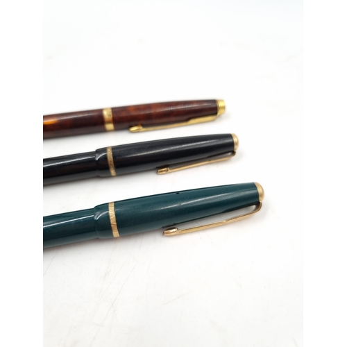 1079 - Three vintage Parker fountain pens with 14ct gold nibs