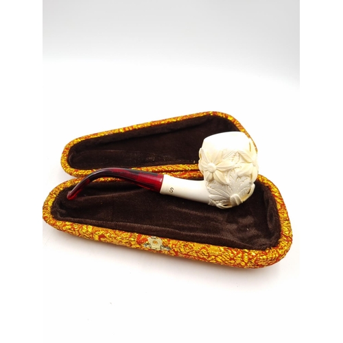 1109 - A collection of boxed vintage meerschaum smoking pipes