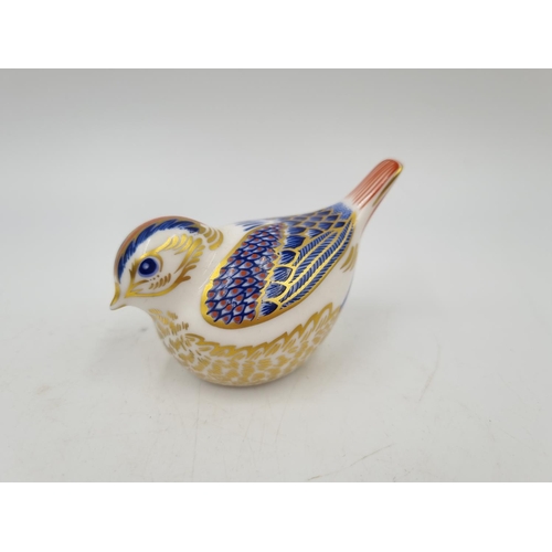 1155 - A Royal Crown Derby Goldcrest paperweight with gold stopper - approx. 5cm high