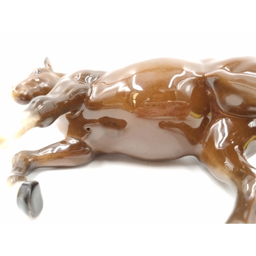 1166 - A Beswick brown horse figurine - approx. 15cm high x 22cm long