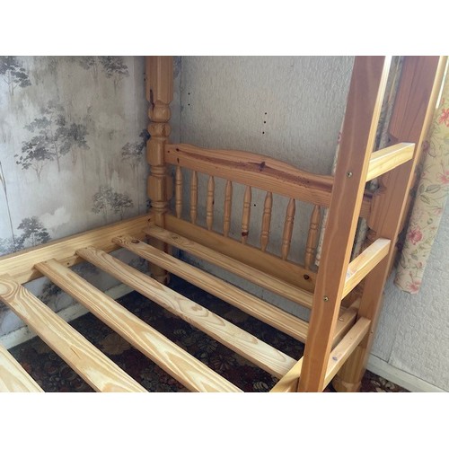 189A - A Julian Bowen pine bunk bed frame