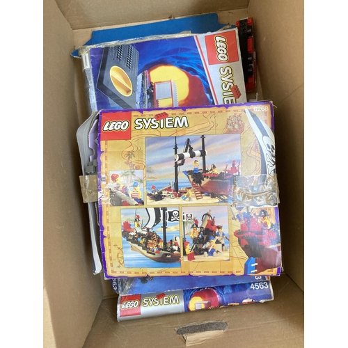 536 - A large collection of assorted Lego