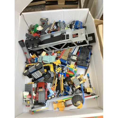 536 - A large collection of assorted Lego